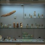 Sedeinga, tracce di iconoclastia di Akhenaton su rilievo con figura di Amon - Djed Medu