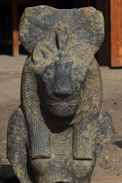 Scoperte statue di Sekhmet e una sfinge nel tempio funerario di Amenofi III - Djed Medu