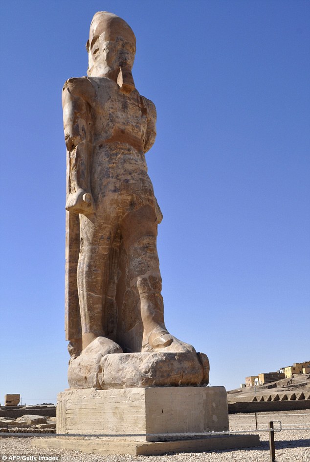 Kom el-Hettan, inaugurato altro colosso di Amenofi III - Djed Medu
