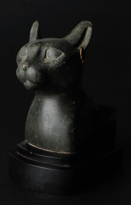 Busto bronzeo di gatto venduto all'asta per 52.000£ - Djed Medu