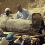 Saqqara, missione italo-olandese scopre statua di falco - Djed Medu