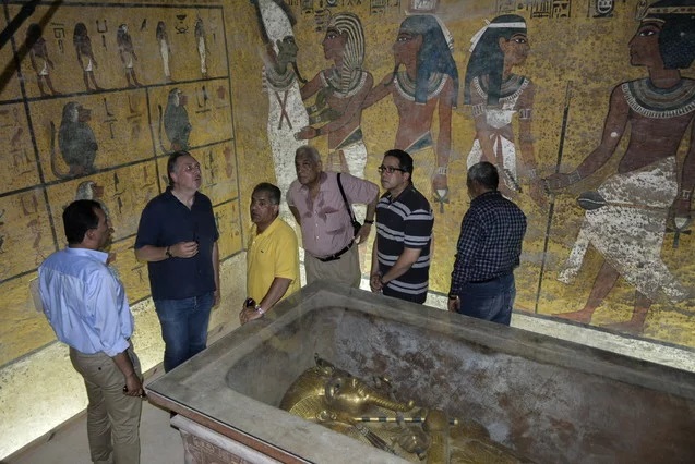 ricerche nella tomba di tutankhamon