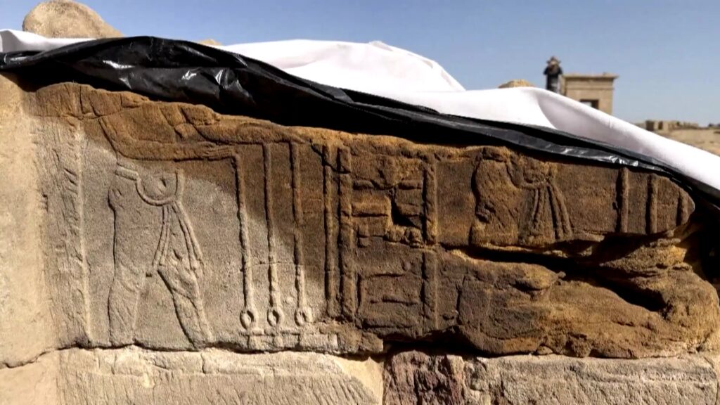 Scoperto a Karnak rilievo con il dio Hapi - Djed Medu rilievo Hapi a Karnak